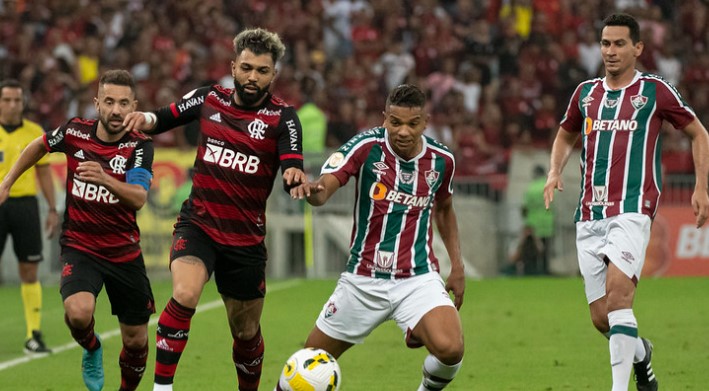Flamengo e Fluminense medem forças no Maracanã