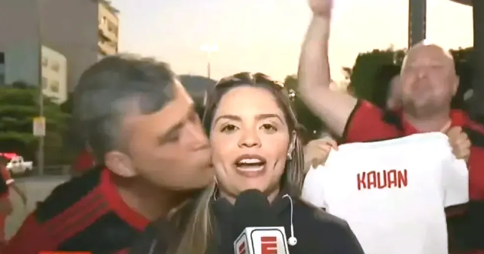 Torcedor do Flamengo que beijou jornalista ao vivo é denunciado pelo MP