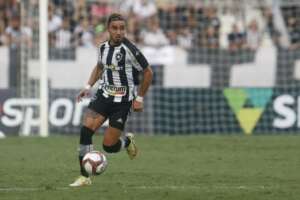 Cuesta, do Botafogo, já teve lesão parecida com a de Rafael e ficou um mês longe