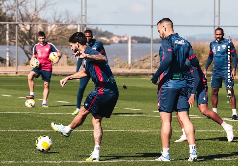 jogadores fortaleza treino 2022