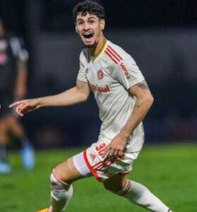 Inter define valor para vender Johnny, sondado no futebol internacional