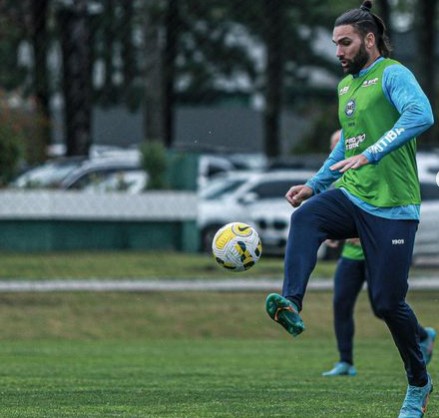 Brasileirão: Léo Gamalho treina e reforça opções do Coritiba diante do Atlético-GO