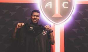 Corinthians oficializa empréstimo de Léo Natel para time português