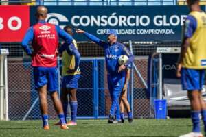 Avaí encerra preparação com treino fechado e dúvida no gol
