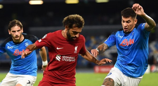 Liverpool estreia sofrendo goleada para o Napoli