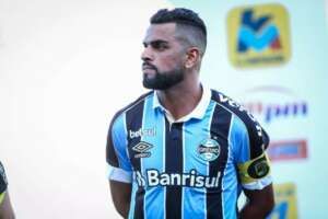 Maicon, ex-Grêmio e São Paulo, completa 37 anos e anuncia aposentadoria