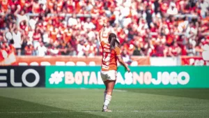 millene jogador do internacional comemora gol que marcou contra o corinthians no primeiro jogo da final do brasileirao feminino