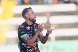 Série B: Operário anuncia saída de atacante Paulo Sérgio, barrado por treinador