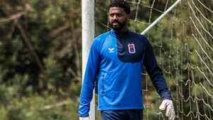 Felipe, ex-Corinthians e Fla, renova com Paraná e é emprestado para time do DF