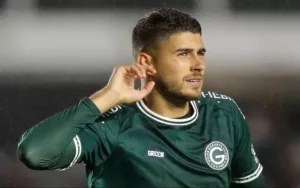 Vasco demonstra interesse no artilheiro Pedro Raul, do Goiás