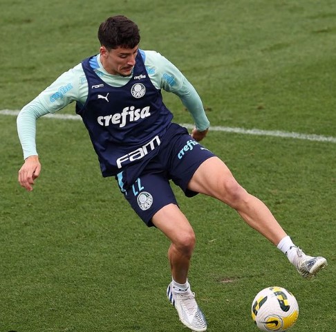 Piquerez celebra boa fase no Palmeiras: 'Estou adaptado e fazendo as coisas bem'