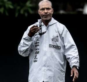 Sem resposta de Beccacece, Santos estuda outras alternativas para o comando