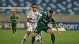 Cuiabá e Santos são denunciados por uso de sinalizadores em jogo pelo Brasileirão