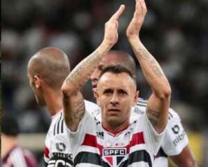 Rafinha parabeniza São Paulo por empate com Corinthians e defende Igor Gomes