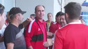 Série C: Botafogo-SP é recebido com festa no aeroporto após acesso