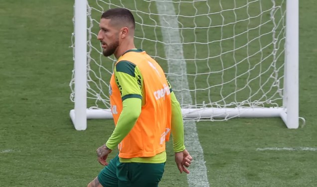 Zé Rafael em treino no CT do Palmeiras