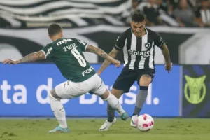 Saravia revela que está feliz e identificado no Botafogo mesmo com contrato perto do fim