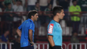 Abel se desculpa com repórter e admite jogo 'menos inspirado' do Palmeiras