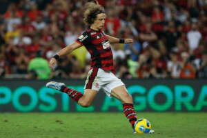 Após título com Flamengo, David Luiz revela que família capotou com carro a 40m