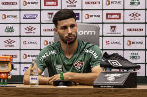 Martinelli revela torcida pela permanência de Diniz no Fluminense: 'A gente quer muito'