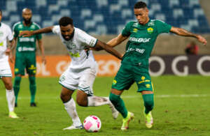 Cuiabá 1 x 2 Goiás - Mais efetivo e com Tadeu salvando, Goiás vence e complica o Dourado