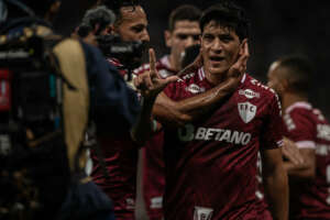 Corinthians 0 x 2 Fluminense - E faz o 