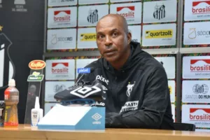 'Erramos mais e por isso perdemos', avalia Orlando Ribeiro, técnico do Santos. Vídeo!