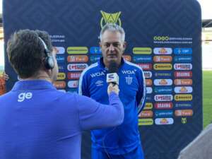 Mesmo após cinco derrotas seguidas, Lisca não joga a toalha no Avaí: 'Vamos lutar'