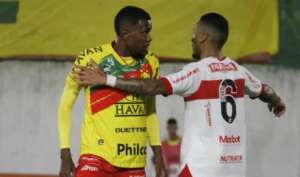 Série B: Neto, jovem promessa do Brusque, foi elogiado pelo treinador Gilson Kleina