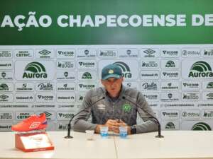 Série B: Dal Pozzo acredita no fortalecimento mental para salvar Chapecoense da degola