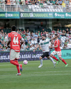 Coritiba 1 x 1 Internacional - Colorado busca empate em duelo com polêmica com VAR