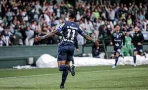 Coritiba 2 x 1 Red Bull Bragantino - Com um jogador a menos