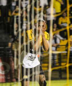 Série B: Com permanência matematicamente garantida, Criciúma ainda sonha com acesso