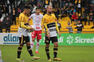 Vila Nova x Criciúma - Um olho no G-4, o outro na degola...