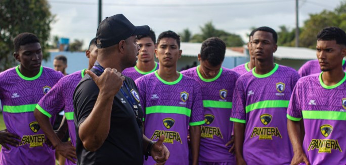 Alexandre Calango, técnico do sub-17 do Falcon