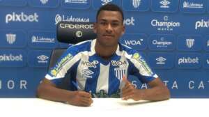 Avaí contrata destaque da base do Falcon