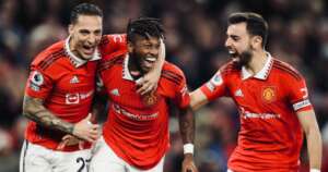 Inglês: Ten Hag anuncia renovação de contrato por um ano de Fred e mais três no United