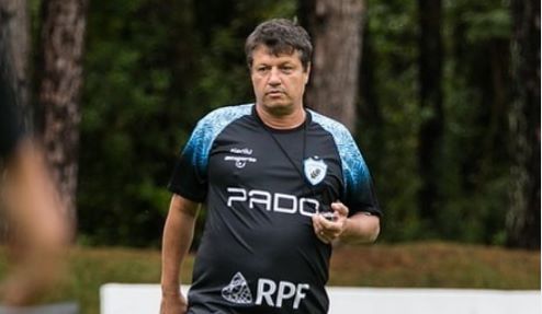 LONDRINA Adilson Batista em treino