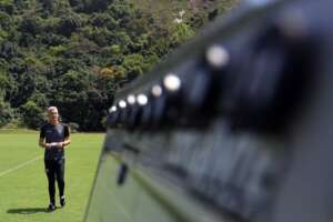 Luís Castro não se ilude com Libertadores e quer até cinco reforços no Botafogo