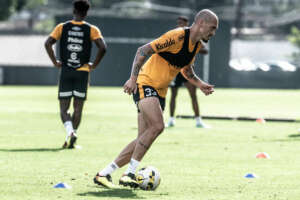 Sem Maicon e Soteldo, Santos treina de olho no Flamengo