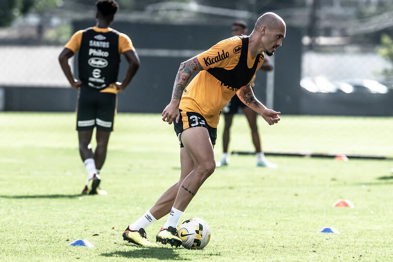 Sem Maicon e Soteldo, Santos treina de olho no Flamengo