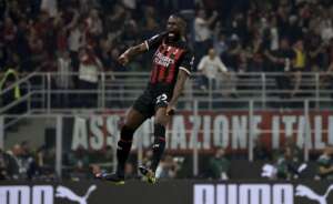 ITALIANO: Milan derrota Juventus e cola no topo da tabela