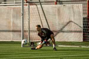 Técnico do Bayern garante Neuer na Copa após lesão: 'A nação pode dormir em paz'