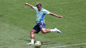 Perto do 11º título, Palmeiras visita o Athletico-PR, um de seus dois algozes