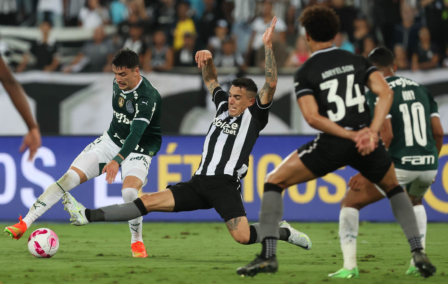 Palmeiras abre 10 pontos no topo do Brasileirão e chega a 98% de chances de título