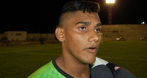 Wallace é o goleiro do Queimadense