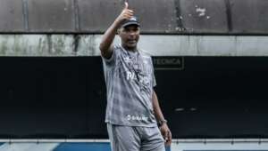 Santos esquece bronca com arbitragem e foca em duelo com o Atlético-GO