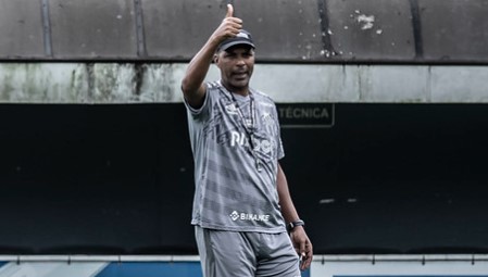 Santos esquece bronca com arbitragem e foca em duelo com o Atlético-GO