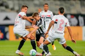 São Paulo tem duelo decisivo com Atlético-MG por vaga na Libertadores