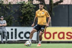 Santos tenta superar desfalques para derrubar time misto do Flamengo